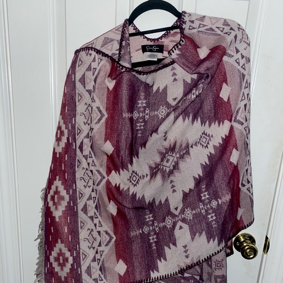 Jessica Simpson shawl - Picture 2 of 3